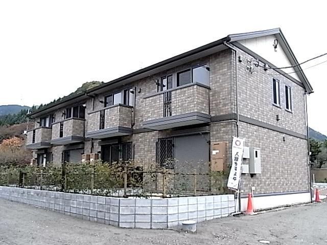 建物外観　★人気のテラスハウス！広い専用庭付き★
