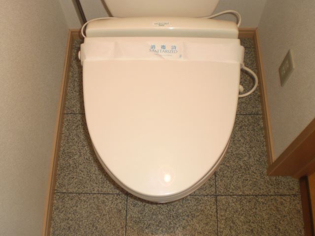 トイレ　暖房便座です。