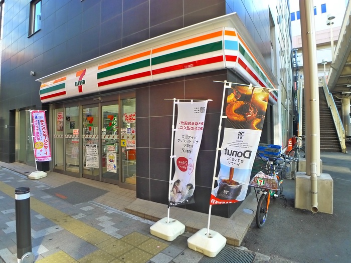 コンビニ　セブンイレブン（コンビニ）まで698m
