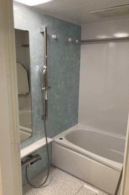 バス・シャワールーム　コンパクトで使いやすいお風呂です