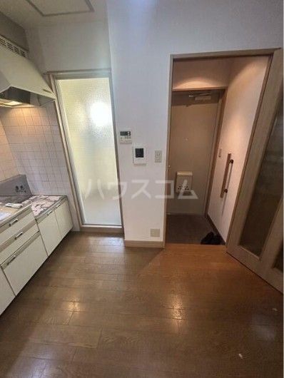 プロミネンス13仲町台の居間写真