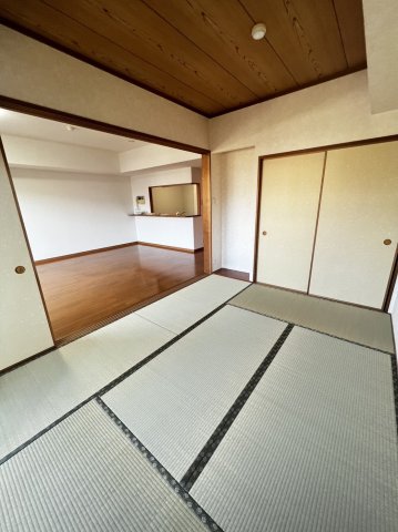 セザールガーデン武蔵新城の居間写真