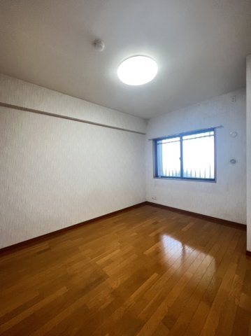 セザールガーデン武蔵新城の居間写真
