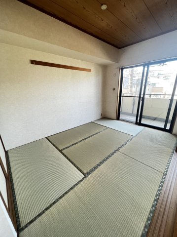 セザールガーデン武蔵新城の居間写真
