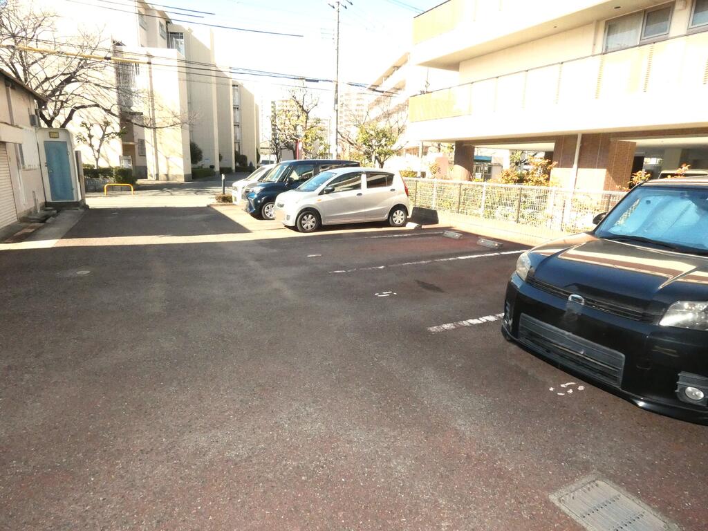 駐車場　敷地内駐車場を完備です☆（要確認）