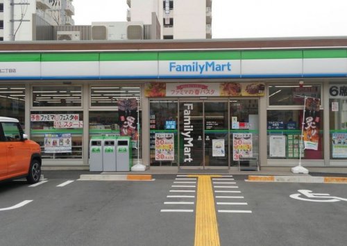 コンビニ　ファミリーマート淀川田川店（コンビニ）まで933m