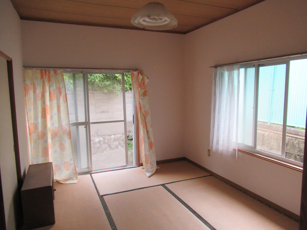 前田アパートの居間写真