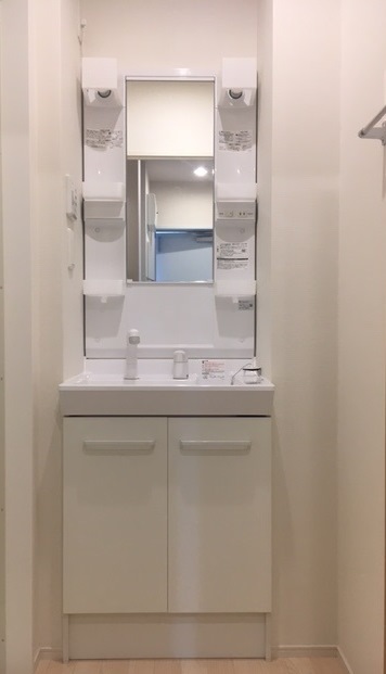 洗面設備　※反転タイプの写真を使用しています。