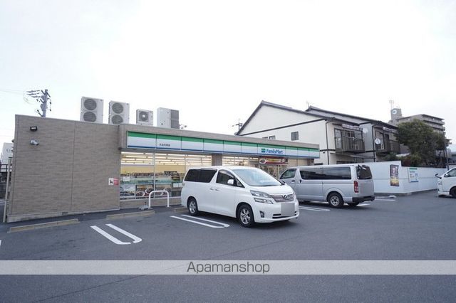 コンビニ　ファミリーマート（コンビニ）まで990m
