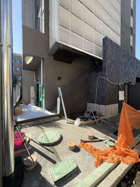 エントランス　エレベーター付き