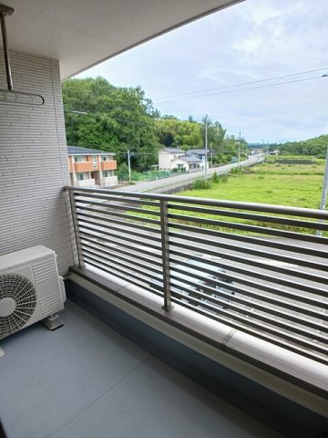 バルコニー　お洗濯にも便利なバルコニー付き