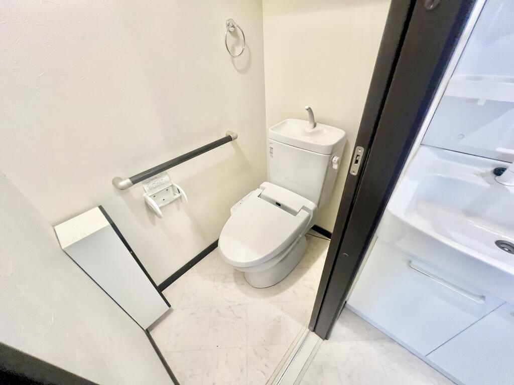 トイレ　※同物件、反転の間取り
