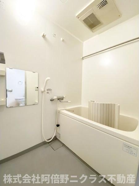 バス・シャワールーム　内装は別部屋の参考写真です。