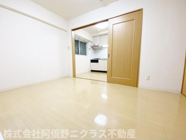 居室・リビング　内装は別部屋の参考写真です。