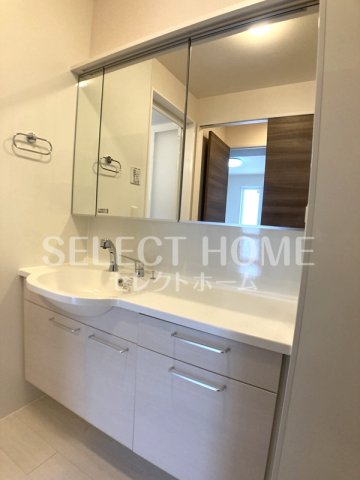 洗面設備　独立洗面台あり、毎朝おしゃれに忙しい女性の方におすすめです