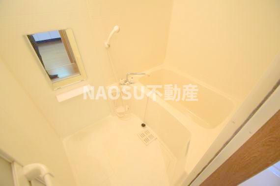 バス・シャワールーム　コンパクトで使いやすいお風呂です