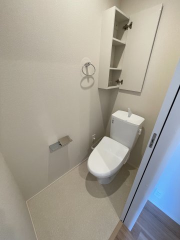 トイレ　※同号室別部屋参考写真です。ウォシュレット付き♪