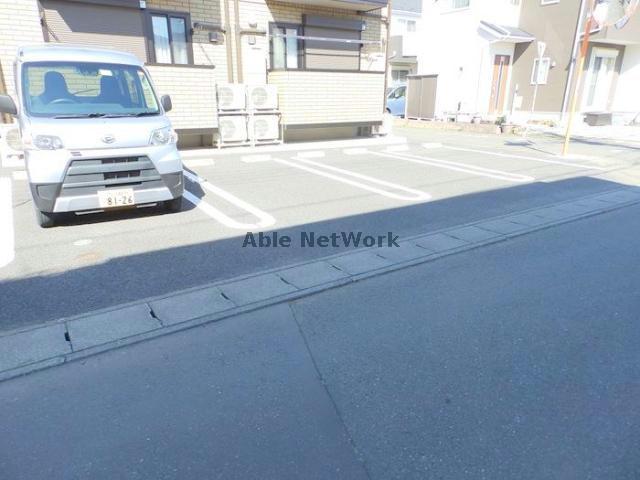 駐車場　駐車場