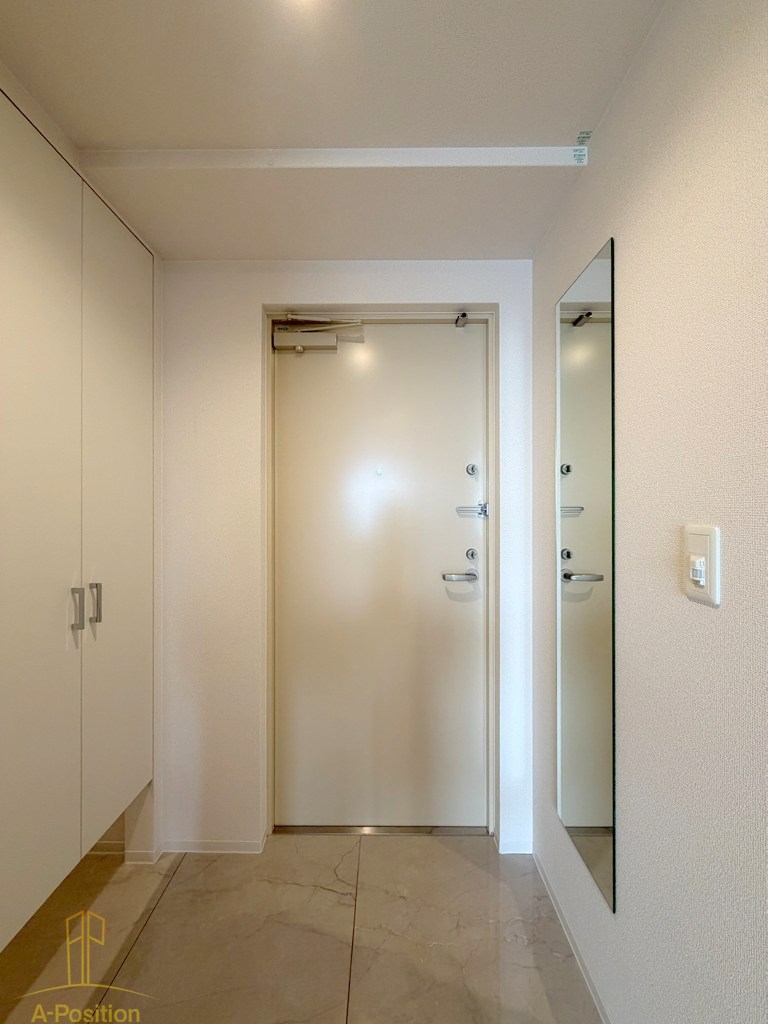 玄関　セレニテ梅田北グランデ