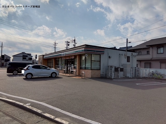 コンビニ　セブンイレブン安城明治本町店（コンビニ）まで710m