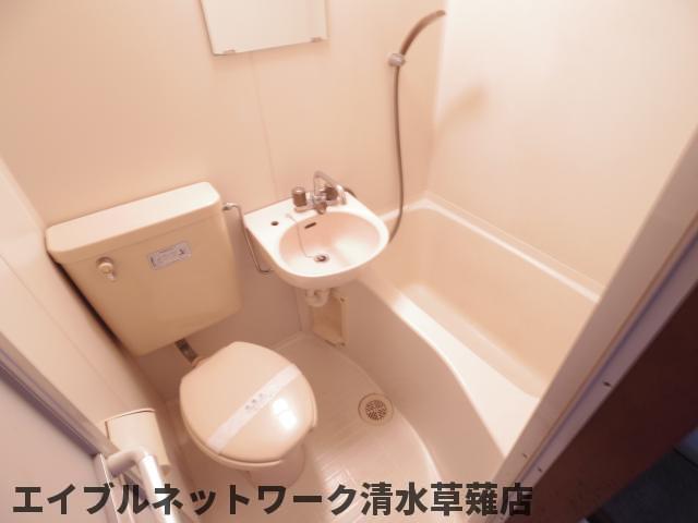 洗面設備　スペースが確保できる洗面所です