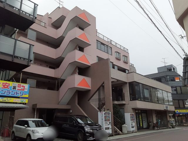 【レオパレスサザンクロスプラザの建物外観】