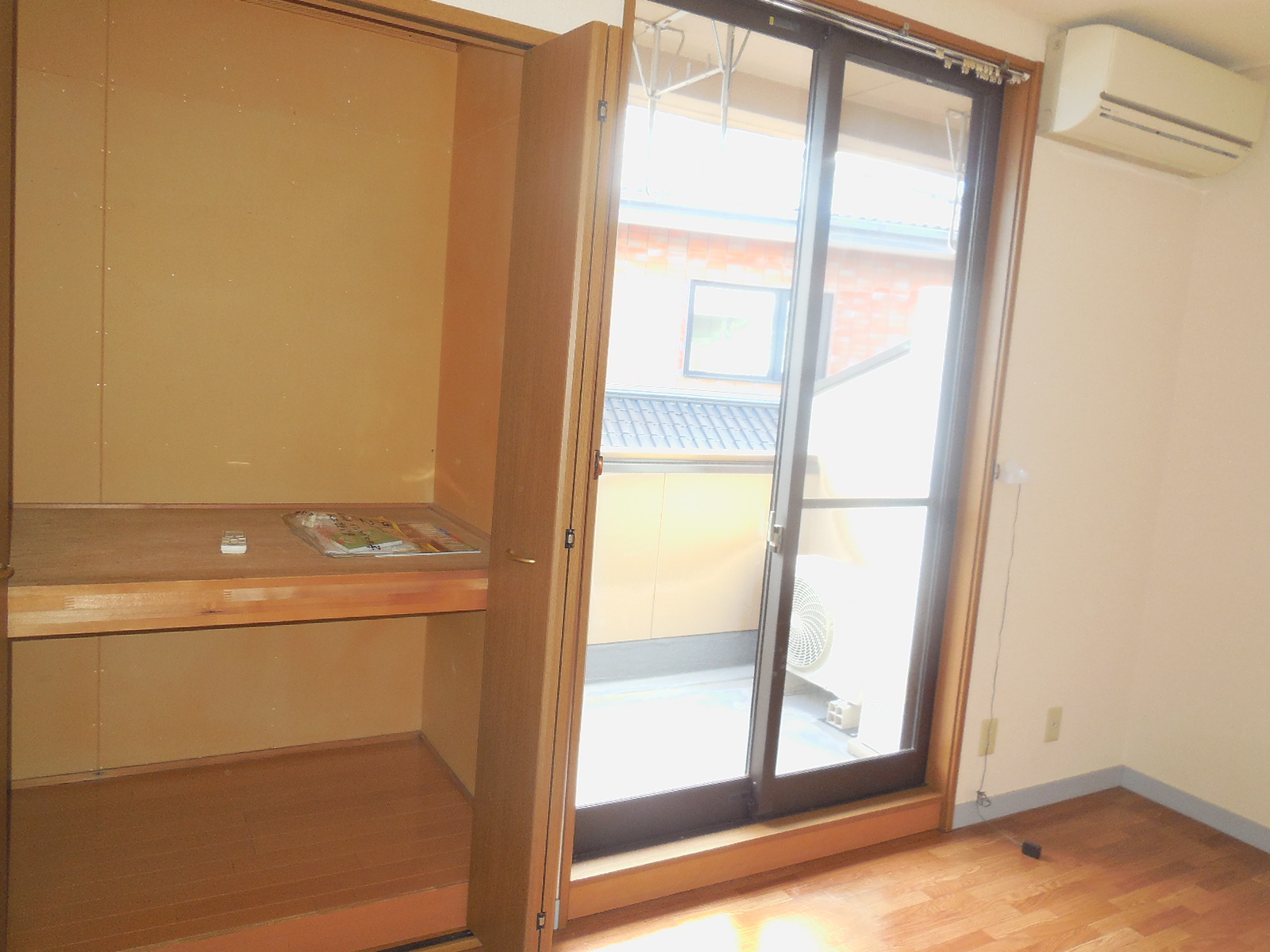 居室・リビング　203号室参照