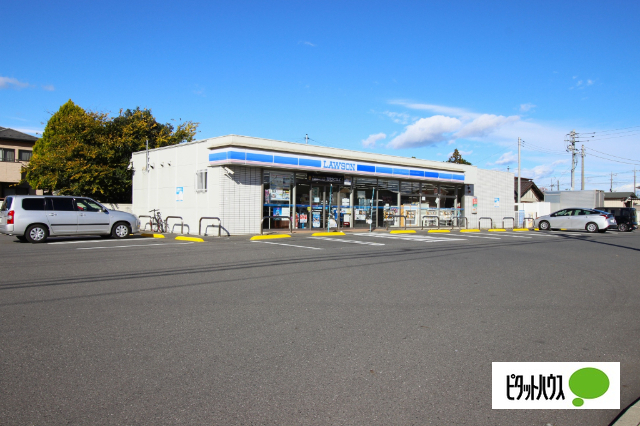 コンビニ　ローソン伊勢崎三室町店（コンビニ）まで216m