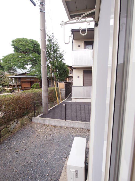 その他設備　（同一規模の103号室の写真）べランダなし。洗濯竿設置できま
