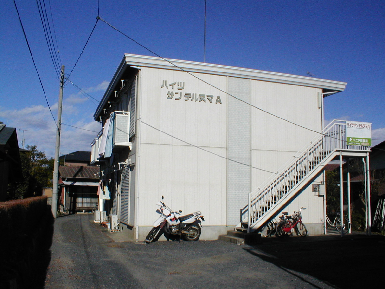建物外観　1棟6戸。陽当たり良好なネット無料物件。駐車場１台無料。
