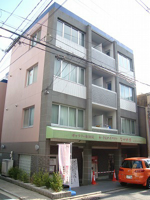 京都市下京区和泉町のマンションの建物外観