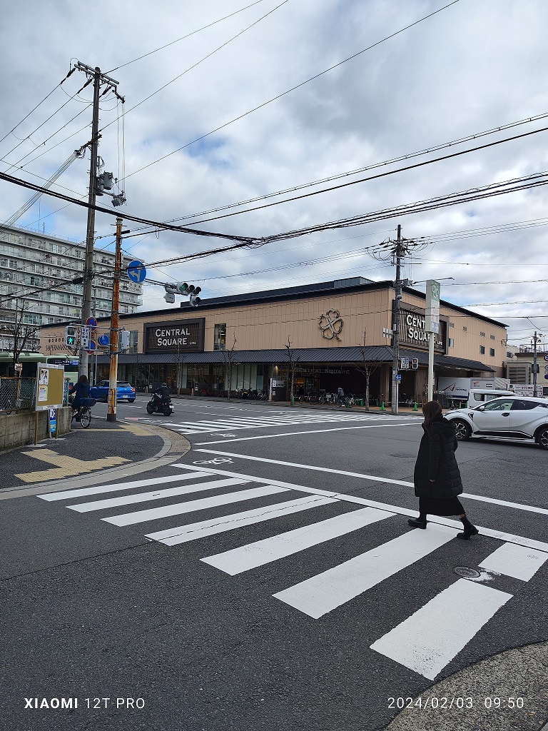 スーパー　ライフセントラルスクエア西大路花屋町店（スーパー）まで406m