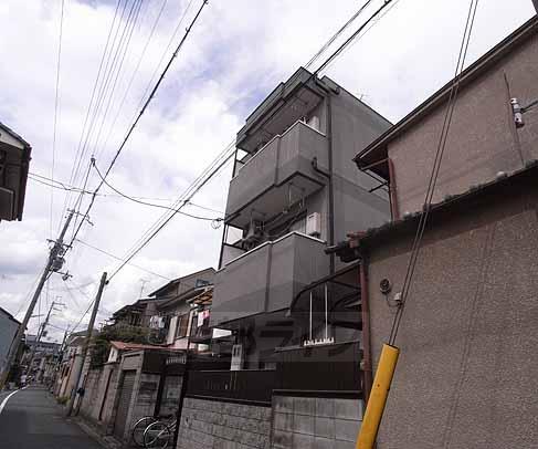 京都市伏見区深草直違橋南１丁目のマンションの建物外観