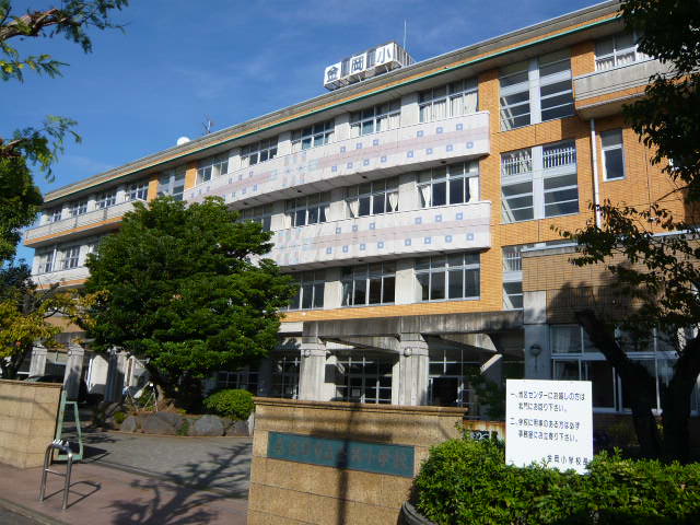 小学校　沼津市立金岡小学校（小学校）まで846m