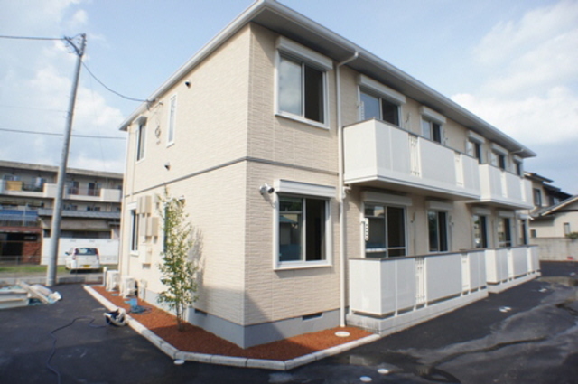 栃木市室町のアパートの建物外観