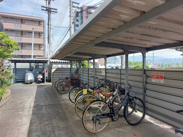 【松山市福音寺町のマンションの駐車場】