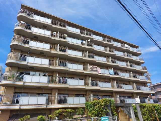 松山市福音寺町のマンションの建物外観