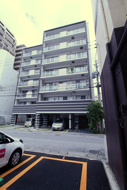 那覇市東町のマンションの建物外観