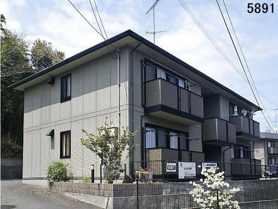 伊予郡砥部町北川毛のアパートの建物外観