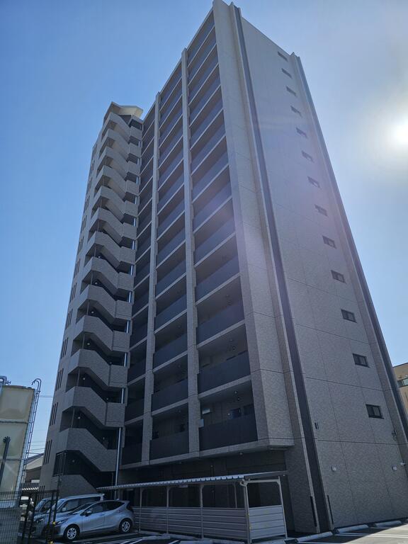 【大川市大字酒見のマンションの建物外観】