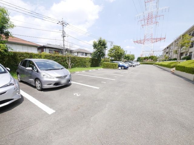 【川崎市宮前区有馬のマンションの駐車場】