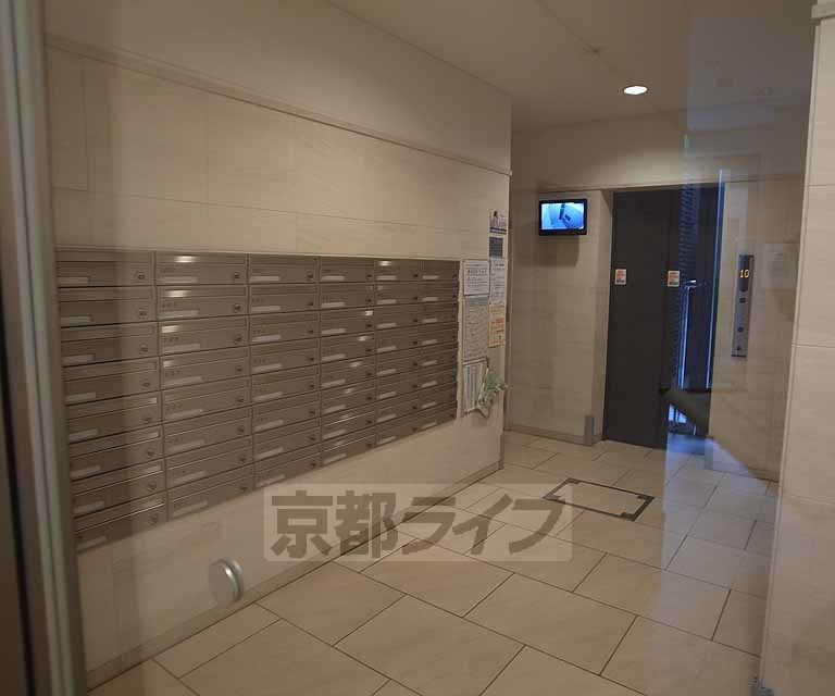 【大津市打出浜のマンションのエントランス】