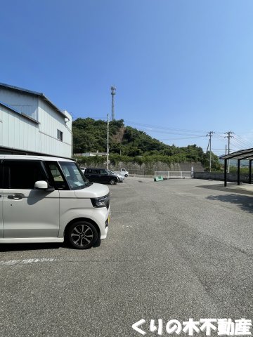 【シャーメゾン糸山の駐車場】