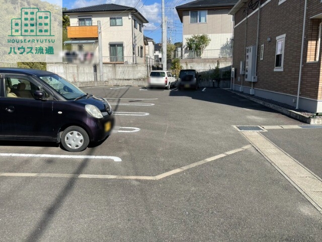 【アイヒルズ　ネクストBの駐車場】