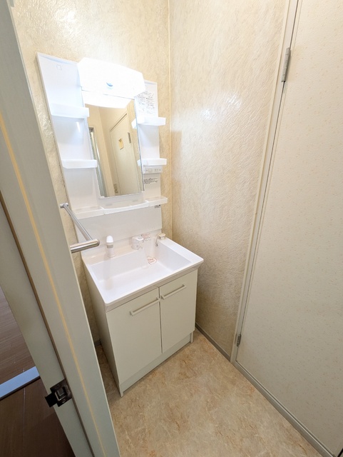 洗面設備　☆シャワー付独立洗面台☆