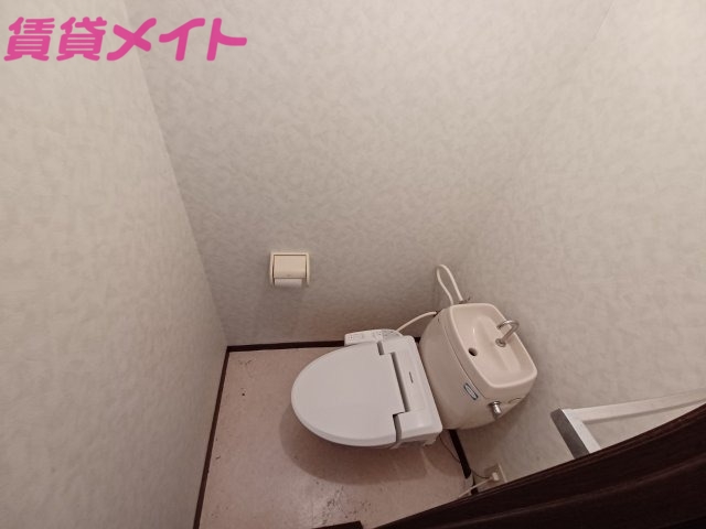 トイレ　同じ物件、別部屋の写真です