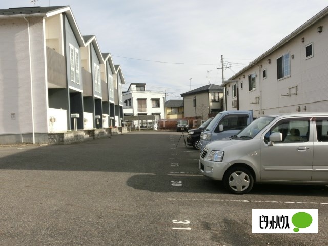 【カサベルデ弐番館の駐車場】