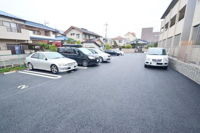 【ヴィラージュの駐車場】