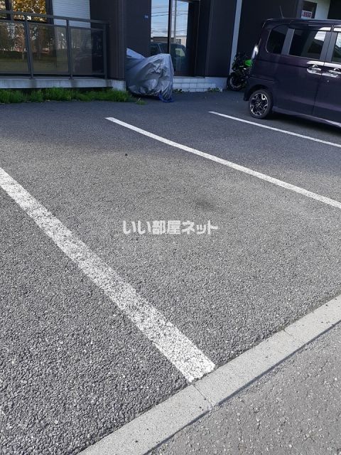 【苫小牧市拓勇東町のアパートの駐車場】