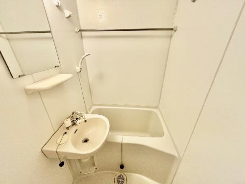 バス・シャワールーム　設備・仕様は号室により異なる為、現況を優先いたします。